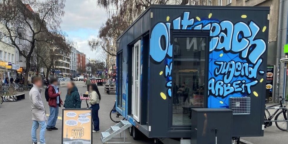 "HangOut“-Wagen in der Wilmersdorfer Straße