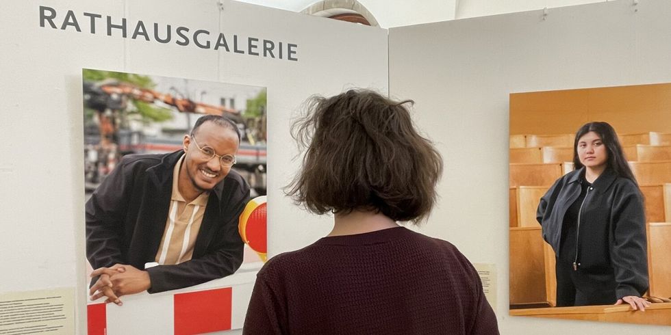 Wanderausstellung „Mutmachgeschichten“ in der Rathausgalerie im Rathaus Charlottenburg