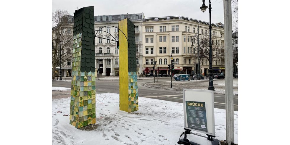 Skulptur "Brücke", Mittelinsel Uhlandstraße/Ecke Kurfürstendamm