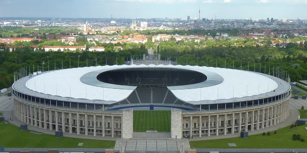 Blick vom Glockenturm auf das Olympiastadion