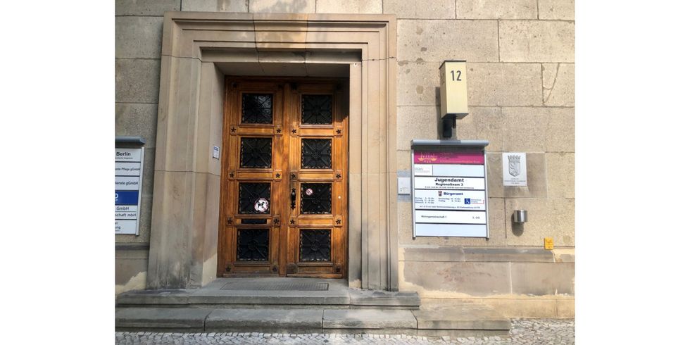 Eingang zum Bürgeramt an der Heerstraße.