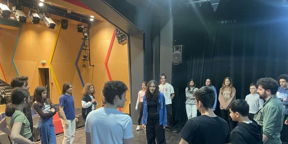 Erster Theateraustausch zwischen Jugendlichen aus Friedrichshain-Kreuzberg und dem Istanbuler Partnerbezirk Kadıköy