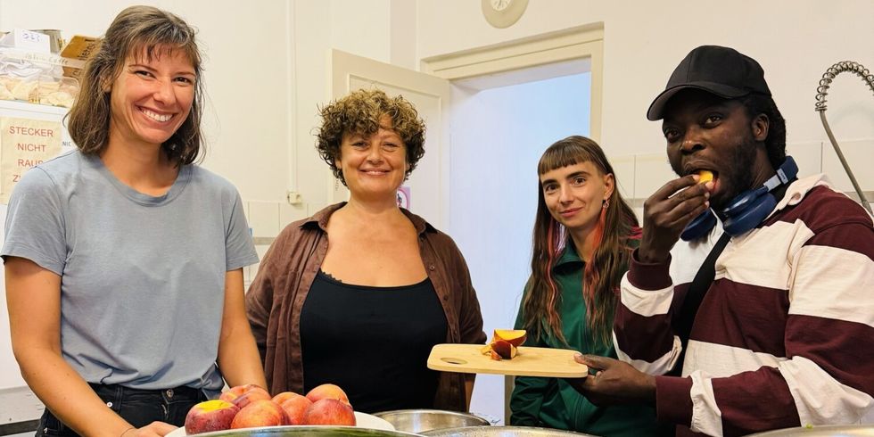 Beim gemeinsamen Kochen im Kreuzberger Nachbarschaftshaus Urbanstraße (NHU) wurde viel gerettetes Obst und Gemüse verarbeitet