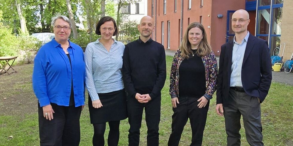 Der Besuch aus dem Rathaus gemeinsam mit den Geschäftsführer*innen Katja Liebal und Dr. Benjamin Bell und dem Leiter der Einrichtung Matthias Gaese
