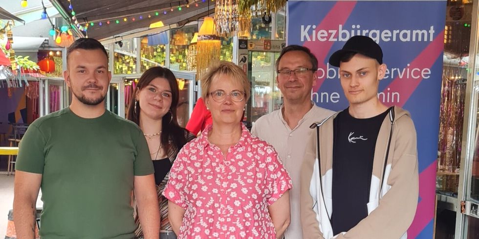 Sozialstadträtin Regine Sommer-Wetter gemeinsam mit dem Team des Kiezbürgeramts