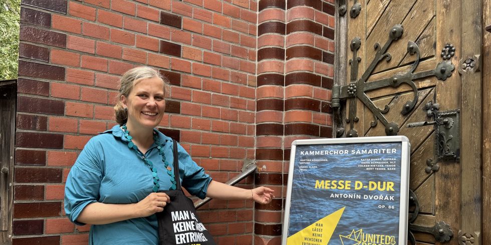 Anne Macauley vor der Samariterkirche