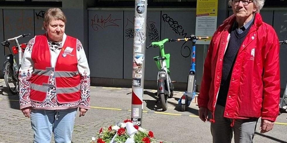 Trauerkranz zum Gedenken an Arbeiter*innen die in beruflicher Tätigkeit verunglückt sind