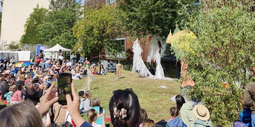 Mehr als 1.000 Interessierte besuchten den Markt for Future im Garten der Bezirkszentralbibliothek Pablo Neruda