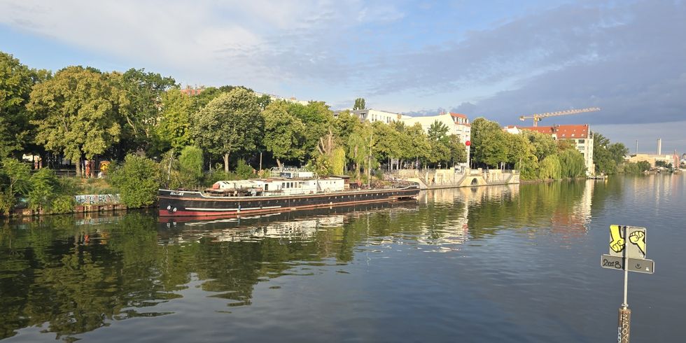 Bick auf das May-Ayim-Ufer in Kreuzberg