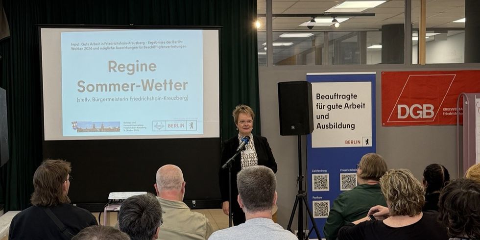 Bezirksstadträtin Regine Sommer-Wetter eröffnete die Veranstaltung und würdigte dabei das Engagement der Betriebs- und Personalräte