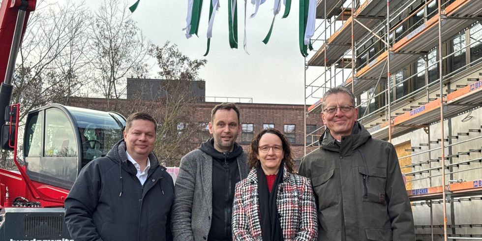 Richtfest für neue Schule in Rummelsburg am 11. Februar 2026 Bezirksbürgermeister Martin Schaefer, Bezirksstadträtin Sandy Mattes, Staatssekretär Torsten Kühne, Senator Christian Gaebler