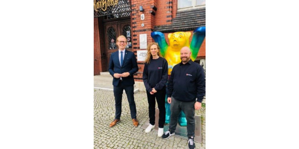 Berliner Hausbesuche v.l.n.r. Stadtrat Kevin Hönicke mit Lotsin und Lotsen der Malteser