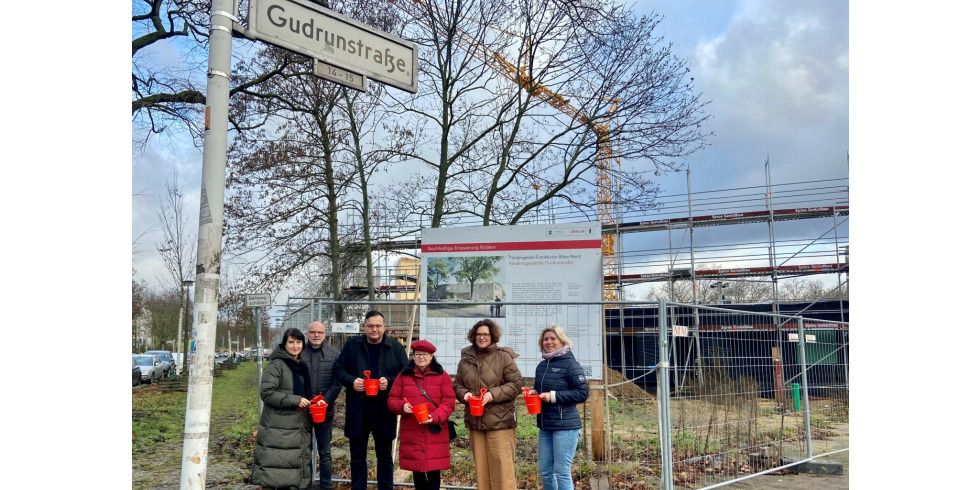 2022-12-07 PM Baustart für Kita Gudrunstraße_Besuch auf der Baustelle1