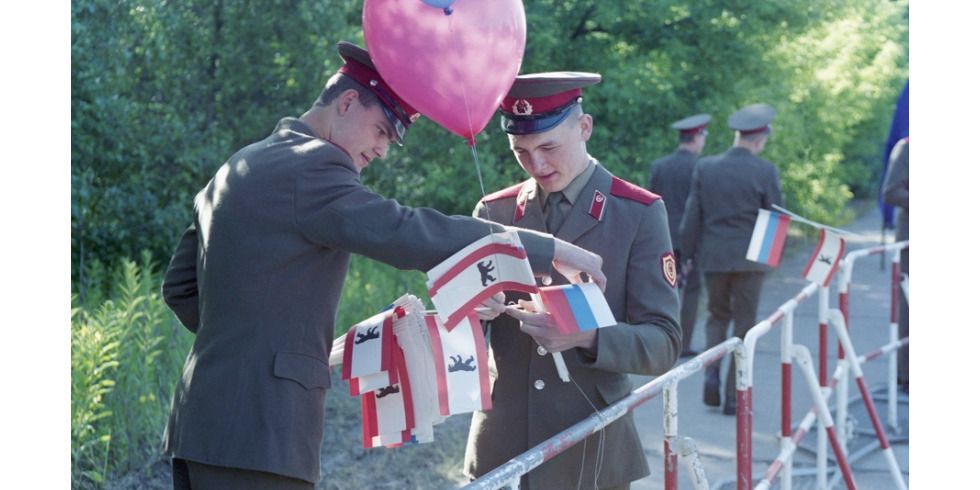 2024-06-14-pm-ausstellungseroeffnung_russische-soldaten-der-berlin-brigade-in-der-wuhlheide-am-25-juni-1994-detlev-steinberg.jpg