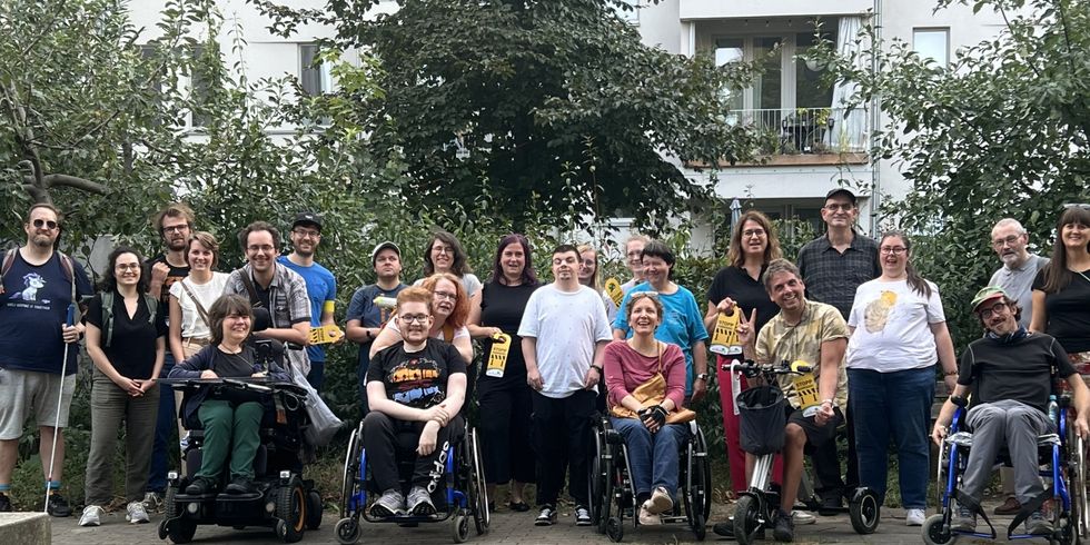 Foto Teilnehmende beim Kiezspaziergang