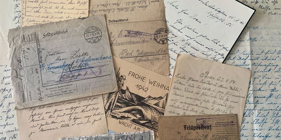 Das Foto zeigt eine Sammlung von Feldpostbriefen.
