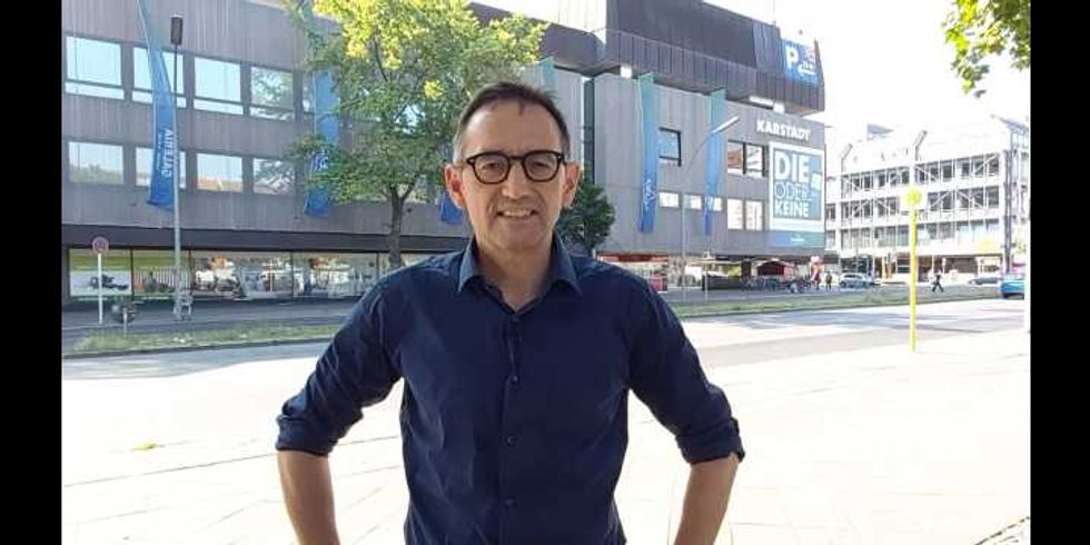 Stephan von Dassel vor Karstadt Müllerstraße