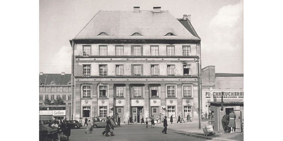 Das "Haus der Volksbildung" des Bezirksamts Wedding in der Badstraße 10 in Berlin