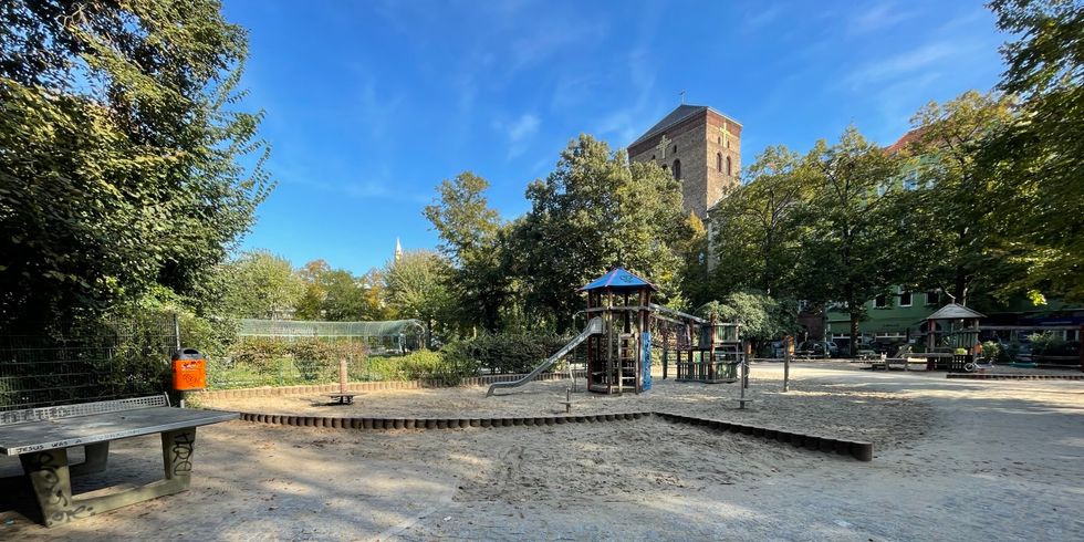 Reuterplatz mit Spielplatz