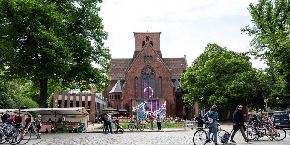 Der stadtbildprägende Herrfurthplatz mit der Genezarethkirche im Quartier Schillerpromenade