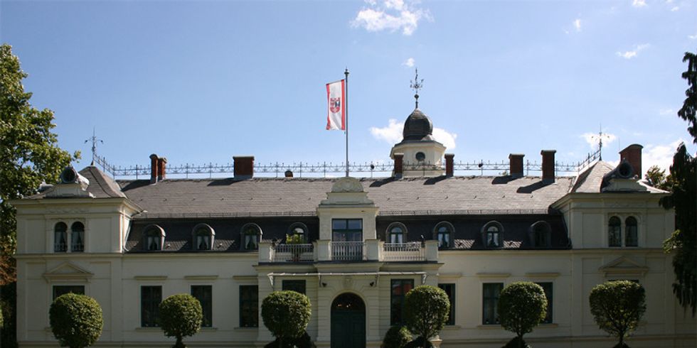 Front Schloss