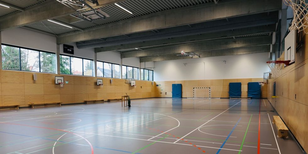 Innenansicht der Sporthalle der Grundschule am Karpfenteich
