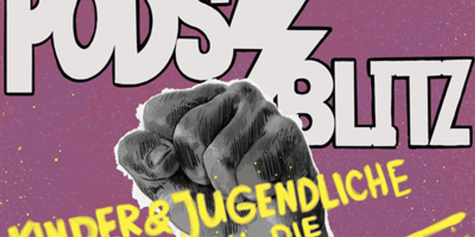 Das Podsz Blitz Logo. Darunter eine Faust mit vielen Mikros davor. Darüber der Schriftzug: Kinder & Jugendliche an die Macht