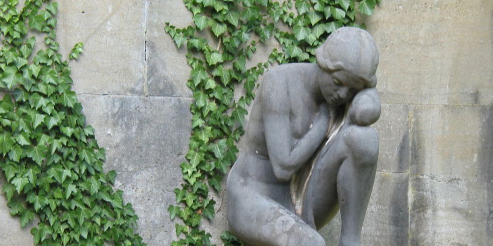 Friedhof Wannsee, Lindenstraße Knieende Jungfrau