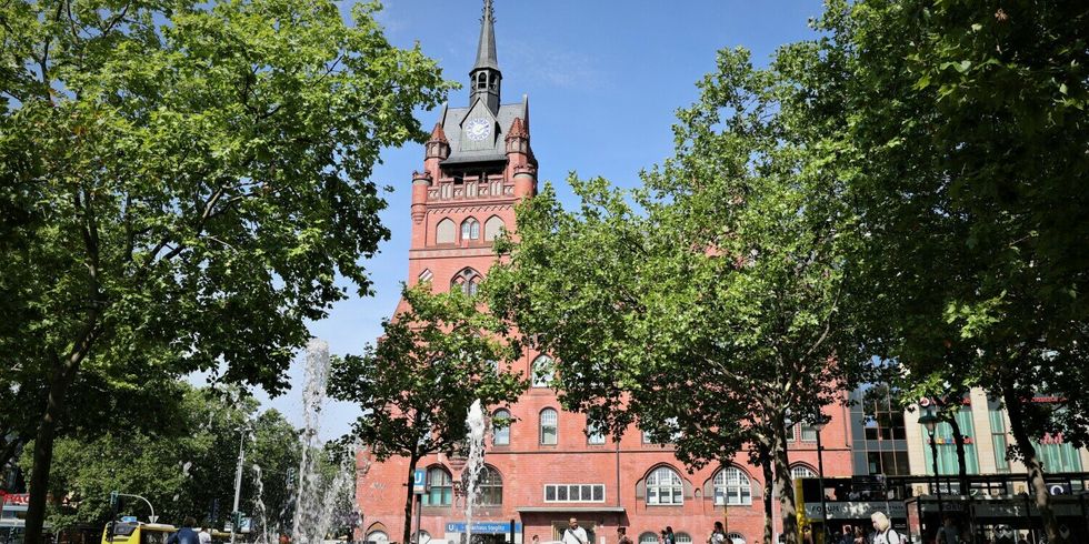 Rathaus Steglitz vom Hermann-Ehlers-Platz aus gesehen