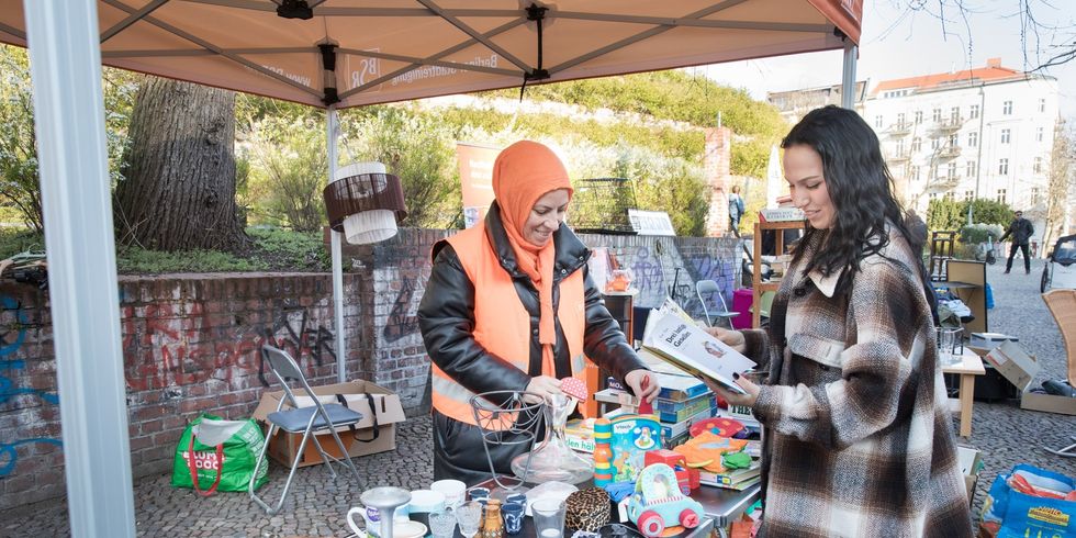 BSR Kieztag, zwei Frauen an einem Marktstand