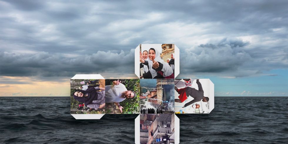 Kunstwerk mit Fotokacheln mit Hintergrund aus Meer und Himmel.