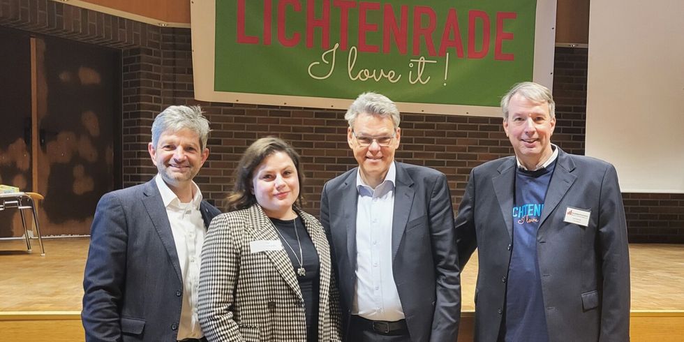 Von links nach rechts: Bezirksstadtrat Oliver Schworck, Bezirksstadträtin Eva Majewski, Bezirksbürgermeister Jörn Oltmann und Vorsitzender des Grundeigentümervereins Berlin-Lichtenrade e. V. Frank Behrend