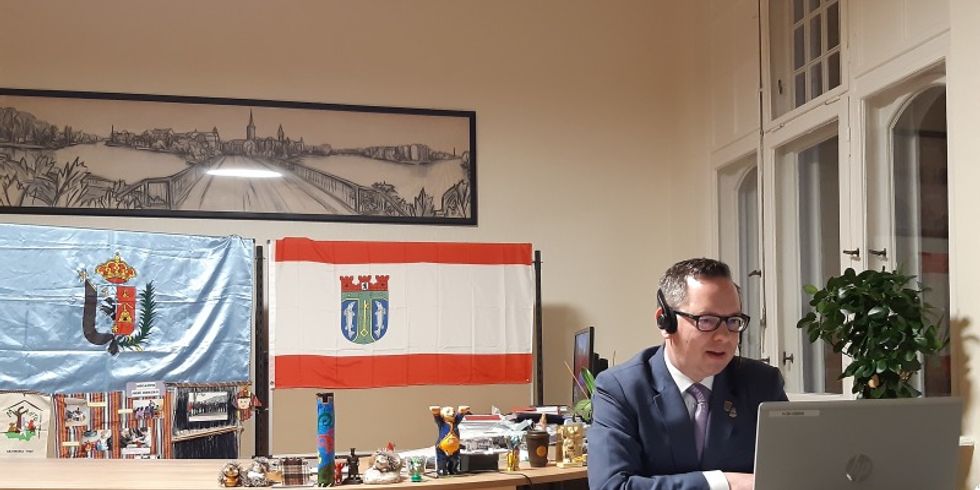 Bezirksbürgermeister Igel nimmt an der Online-Veranstaltung der Aktualisierung der Städtepartnerschaftsvereinbarung teil