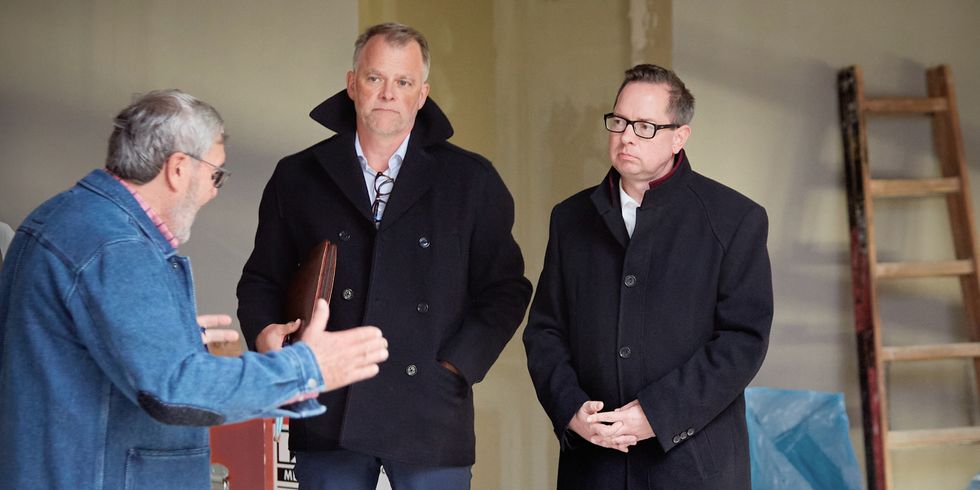 Bezirksbürgermeister Oliver Igel und Geschäftsführer Jürgen Ehlers bei der Neubaubegehung DIZG