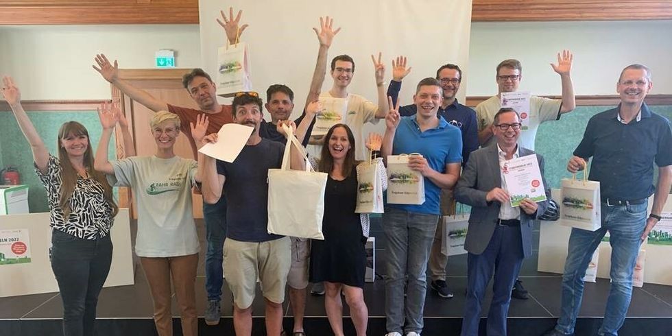 Preisvergabe Wettbewerb STADTRADELN für #offenes Team Bezirk Treptow-Köpenick und Team Bezirksamt Treptow-Köpenick mit Bezirksbürgermeister Oliver Igel