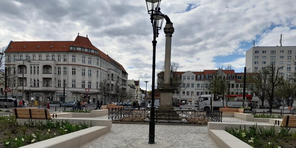 Neu gestalteter Kirchvorplatz in Friedrichshagen