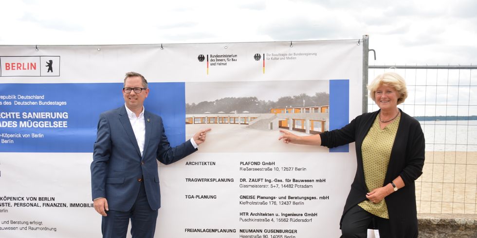 Enthüllung des Bauschildes zum Baustart Sanierung Strandbad Müggelsee