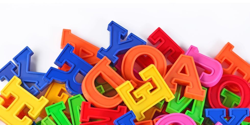 Bunte Buchstaben aus Plastik