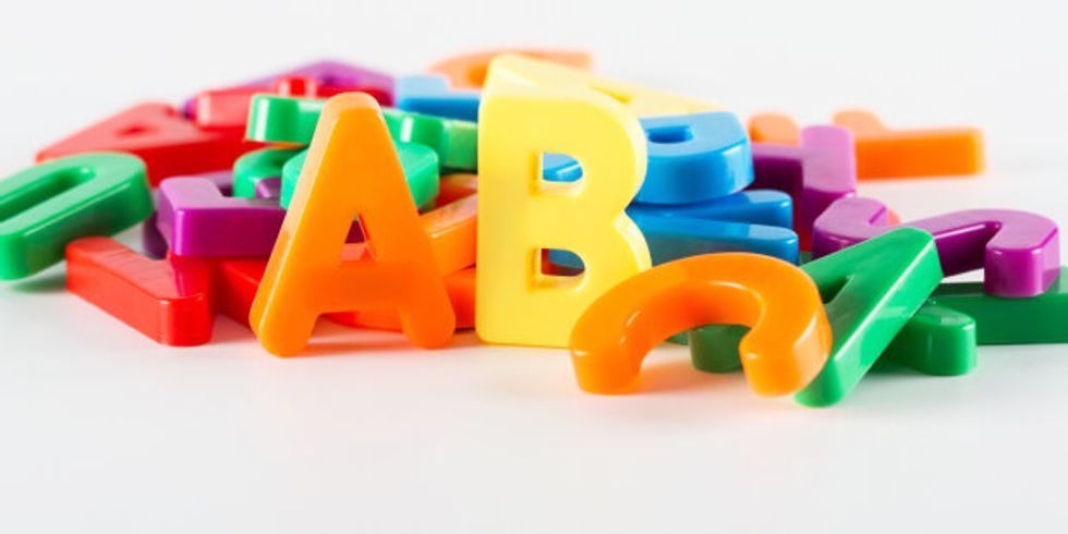 Bunte Buchstaben aus Plastik