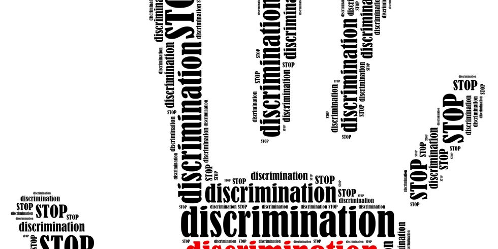 Hand mit Schrift Stop discrimination