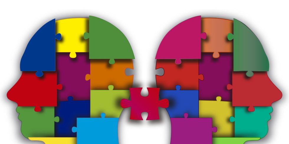 Zwei Köpfe im Profil aus Puzzleteilen zusammengestetzt. Sie blicken in entgegengesetze Richtungen und sind durch ein einzelnes Puzzleteil verbunden