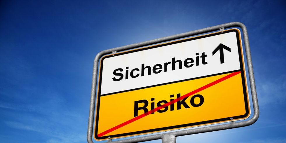 Ortsschild Sicherheit statt Risiko