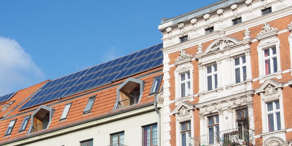Altbau mit Solardach in Berlin