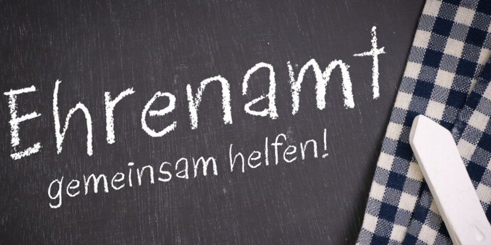 Tafel mit Kreideaufschrift Ehrenamt