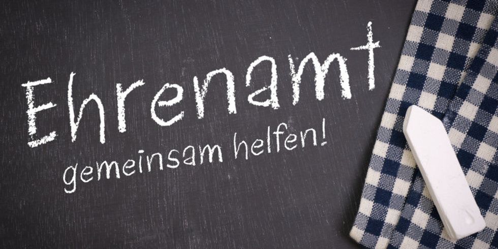Tafel mit Kreideaufschrift Ehrenamt