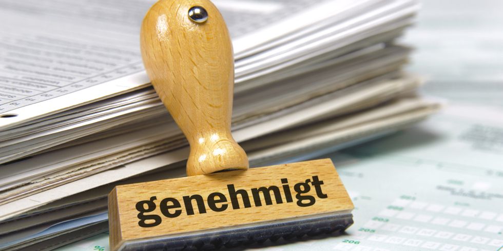 Stempel mit der Beschriftung "genehmigt"