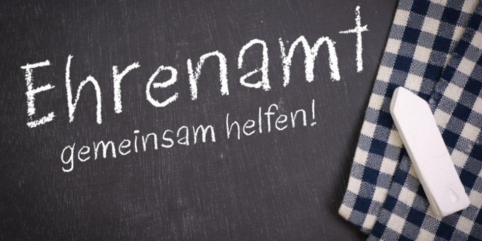 Tafel mit Kreideaufschrift Ehrenamt