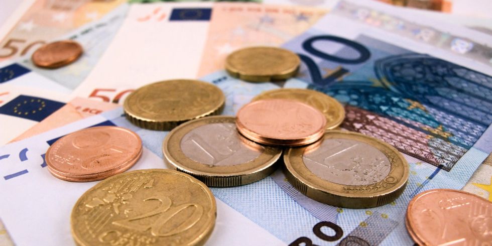 Euroscheine und Münzen