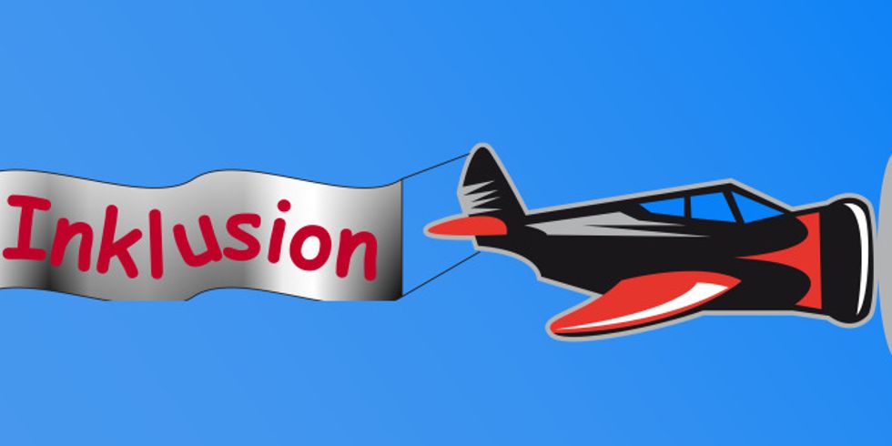 Schriftzug Inklusion auf einem Banner an einem Flugzeug