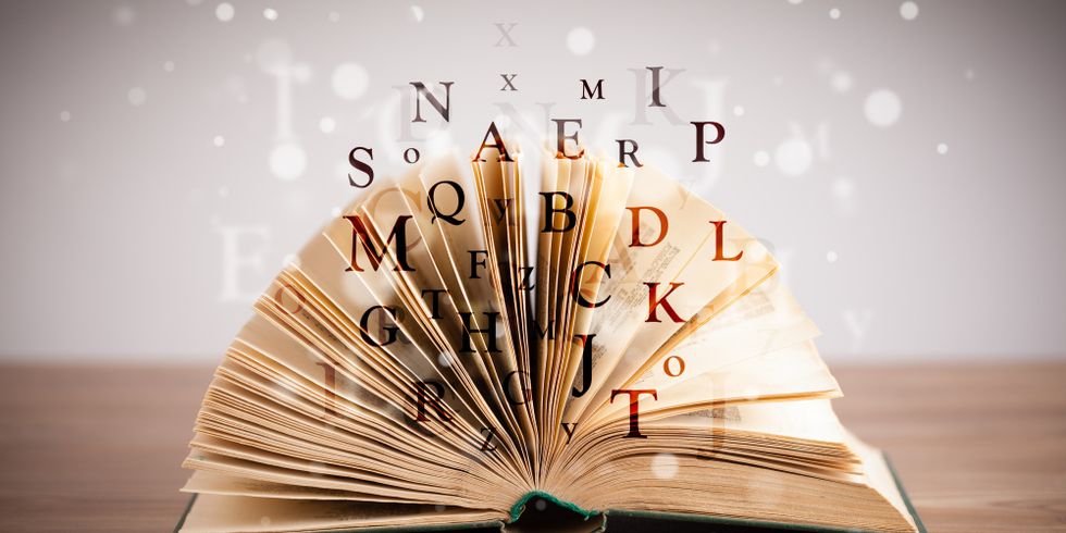 Buch_mit_fliegenden_Buchstaben